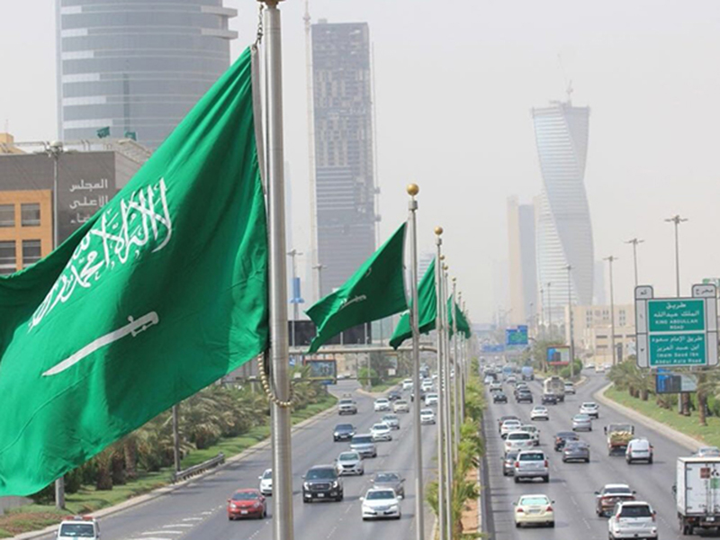 إغماء مراسل سعودي على الهواء بسبب الحر